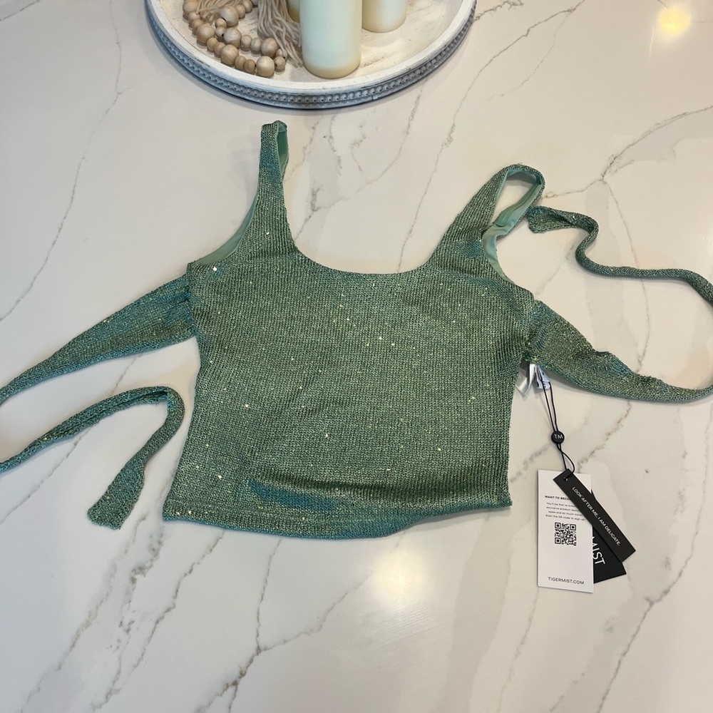 Tie back top